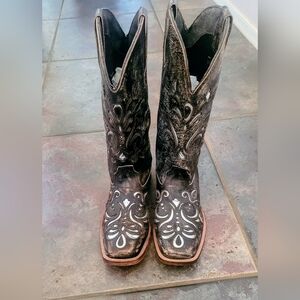 ROPER..  Brown and White Heeled Boots